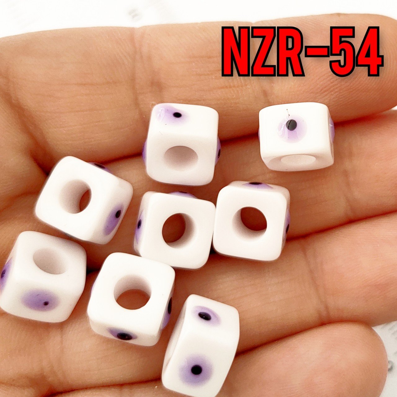 NZR-54 Mineli Gözlü Beyaz Akrilik Küp Boncuk  10*7.5 mm