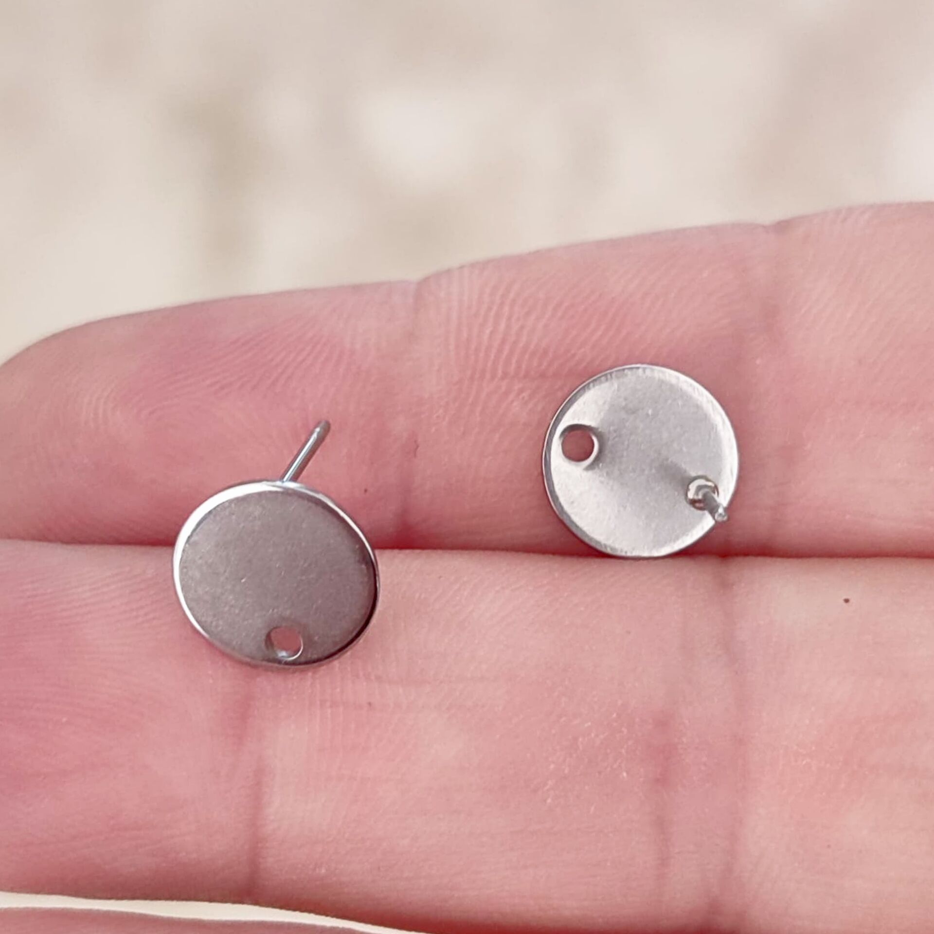 ÇLK-42 A Kalite Gümüş Renk 316L Cerrahi Çelik Pul Küpe Çivisi 10 mm