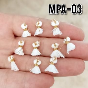 MPA-03 Beyaz Renk Altın Halkalı Mini Püskül