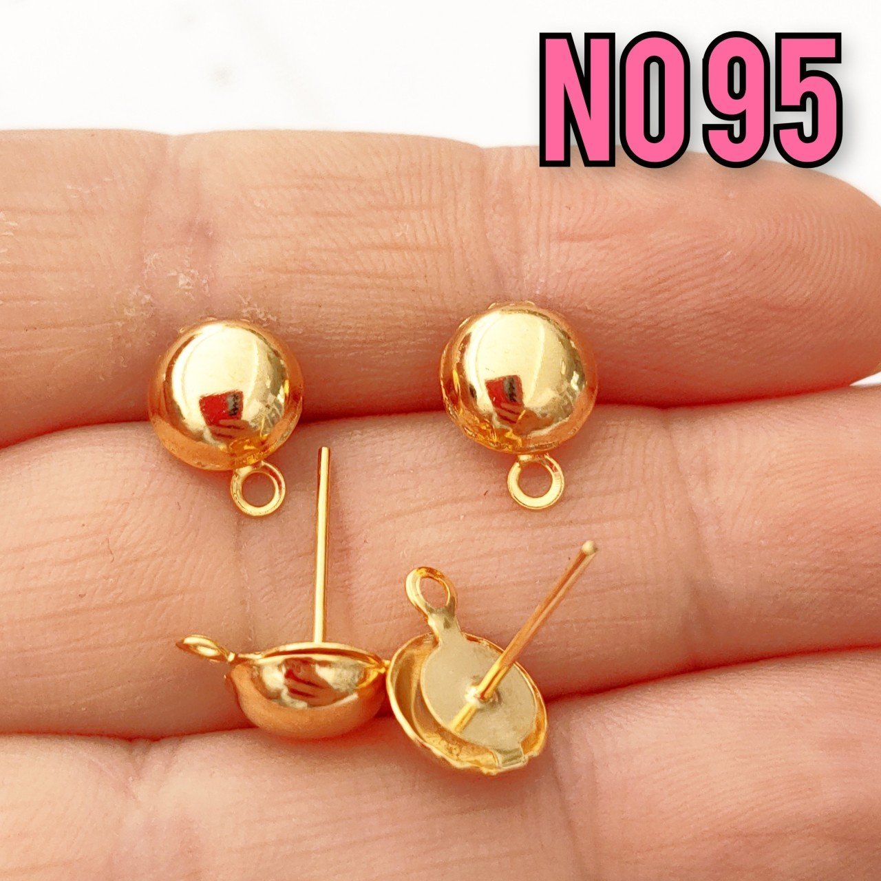 No : 95 24 Ayar Altın Kaplama Yarım Top Çivi Küpe 8 mm