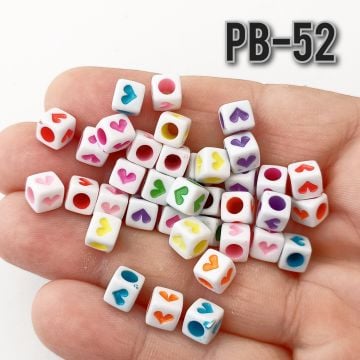 Pb-52 Beyaz Üzeri Karışık Renk Kalp Figürlü Küp Zar Plastik Boncuk 6 mm