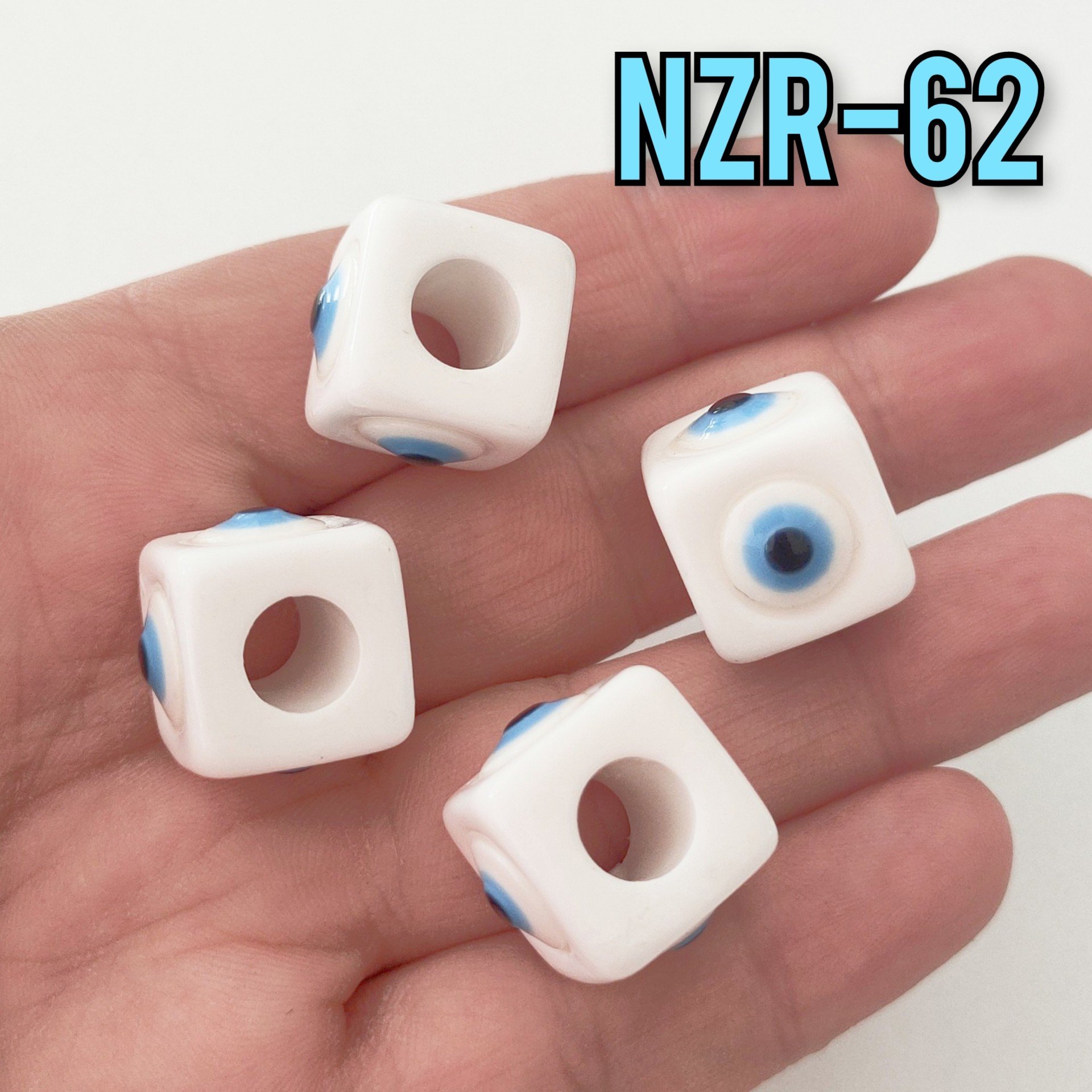 NZR-62 Büyük Boy Küp Akrilik Nazar Boncuğu Beyaz