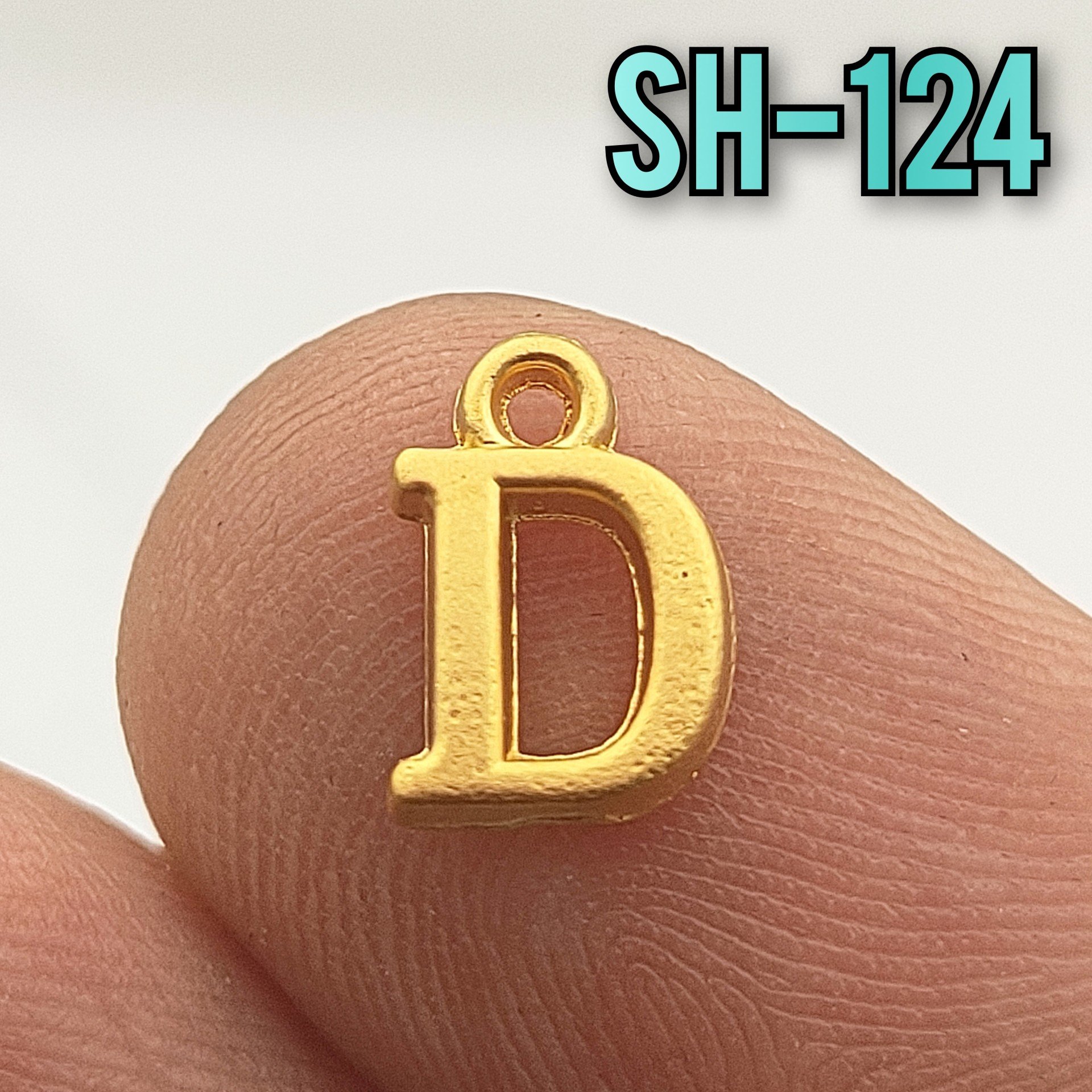 SH-124 24 Ayar Mat Altın Kaplama D Harf Sallantı