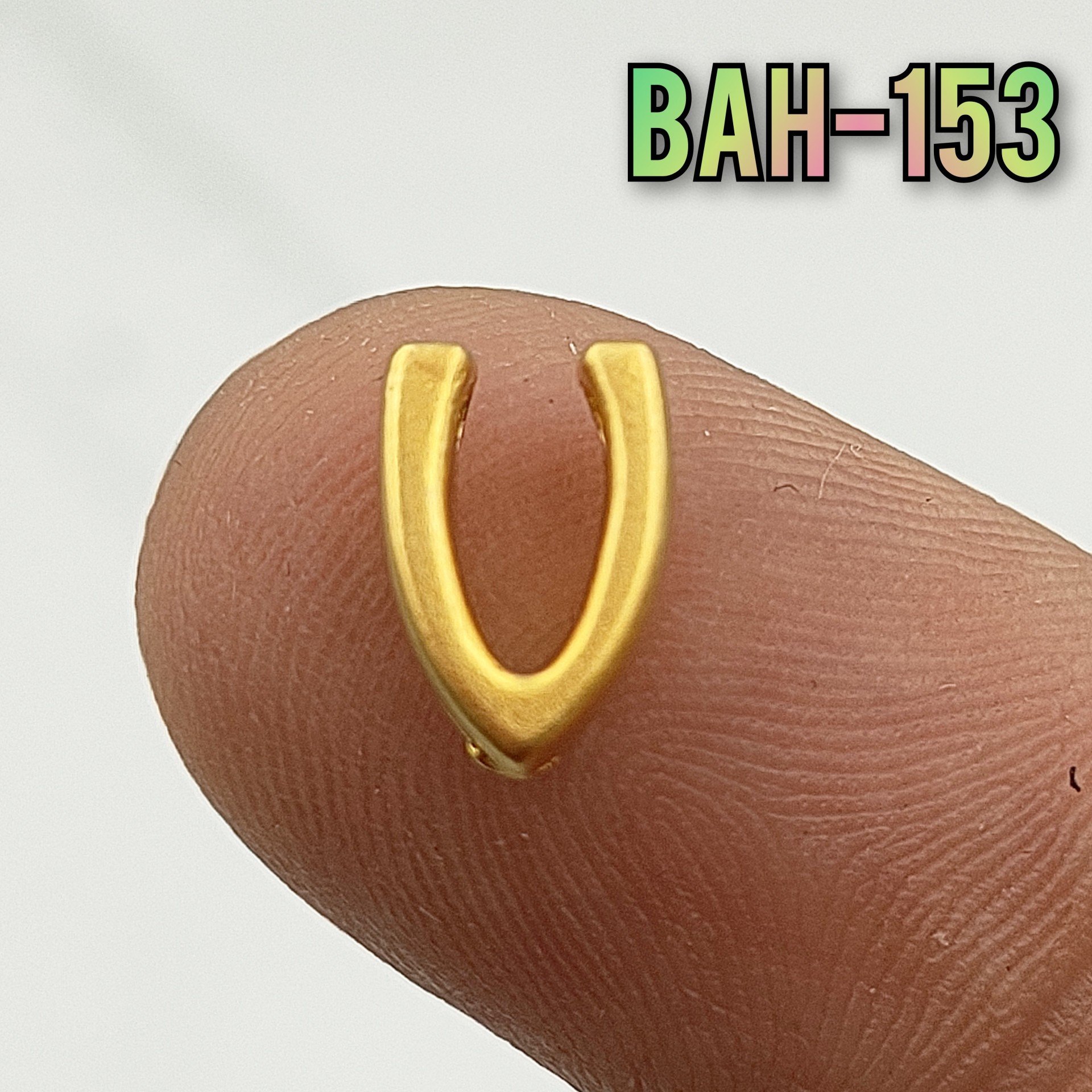 BAH-153 24 Ayar Mat Altın Kaplama V Harfi Boncuk