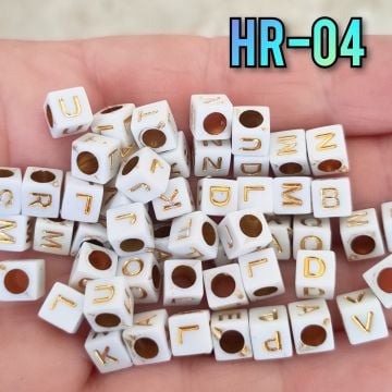 HR-04 Beyaz Küp Altın Yazılı Karışık Plastik Harf Boncuk 6 mm