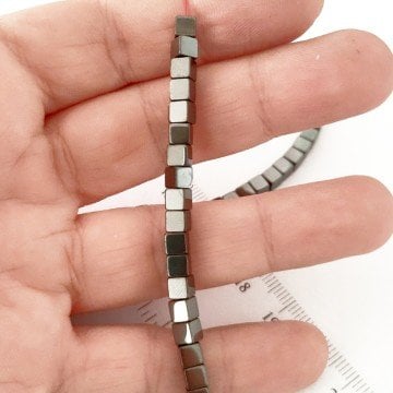 DT-183 Orijinal Renk Küp Hematit 4 mm