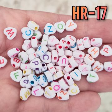 HR-17 Beyaz Renk Üzeri Karışık Renk Yazılı Plastik Kalp Harf Boncuk 7 mm