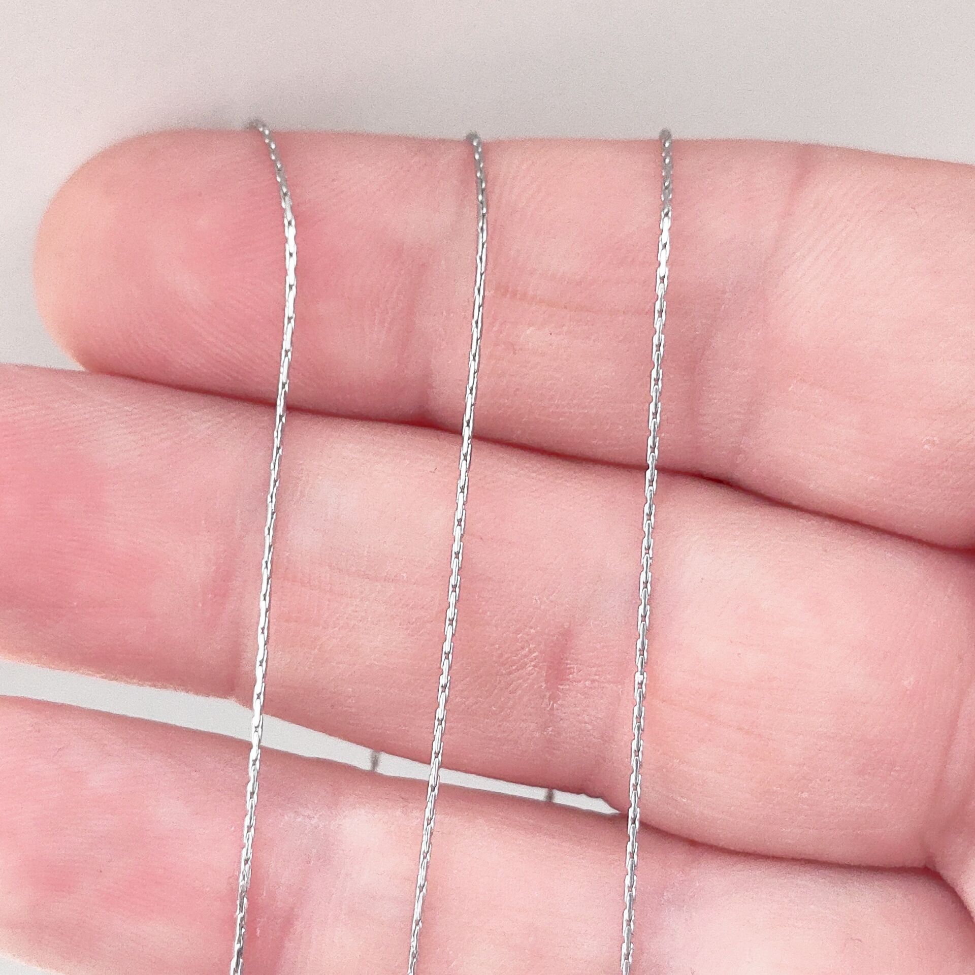 ÇLZ-56 A Kalite Gümüş Renk 316L Cerrahi Çelik İnce Kobra ( Kıl ) Zincir 0.6 mm