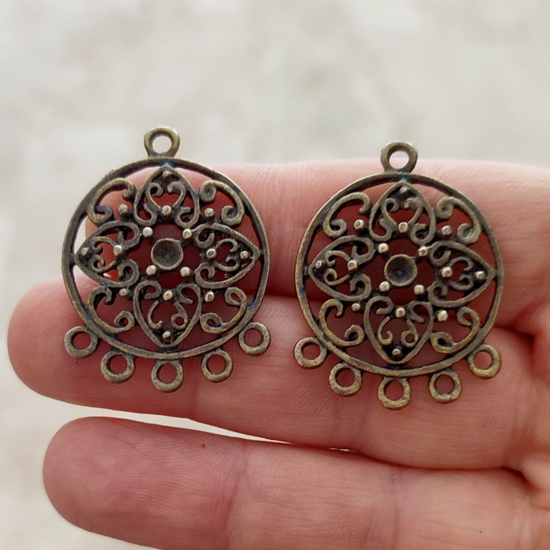 No : 04 Antik Renk 5 Halkalı Küpe Aparatı