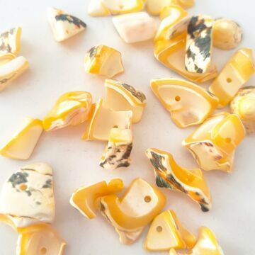 DKB-011 Kırık Deniz Kabuğu Boncuk