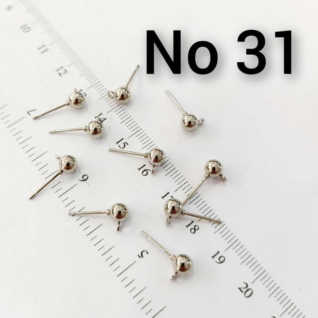 No : 31 Nikel Kaplama Top Çivi Küpe