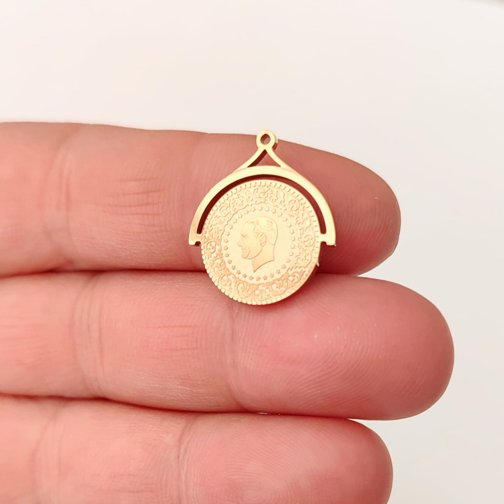 ÇLS-44 A Kalite Kaplama Altın Renk 316L Cerrahi Çelik Atatürk Kolye Ucu