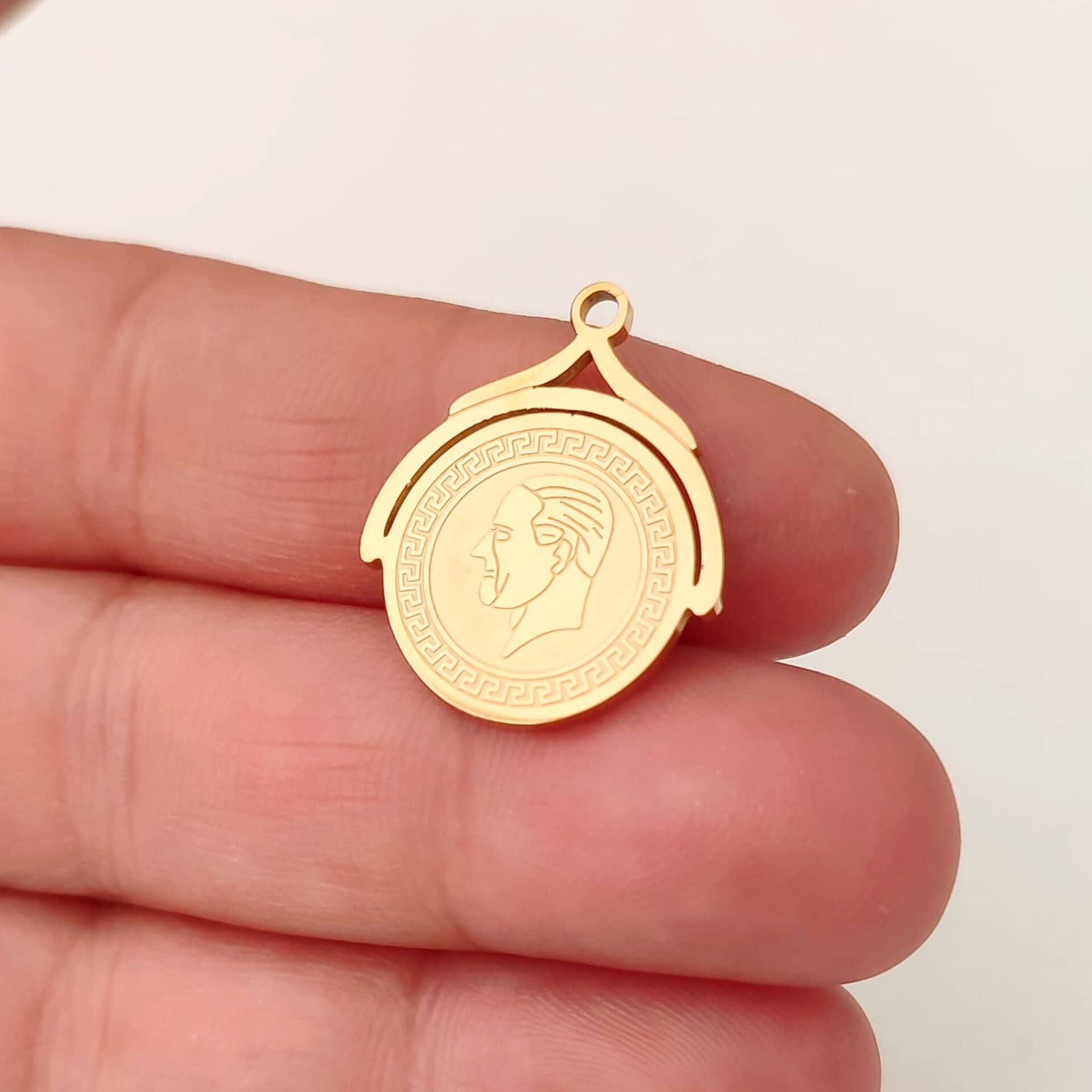 ÇLS-45 A Kalite Kaplama Altın Renk 316L Cerrahi Çelik Atatürk Kolye Ucu