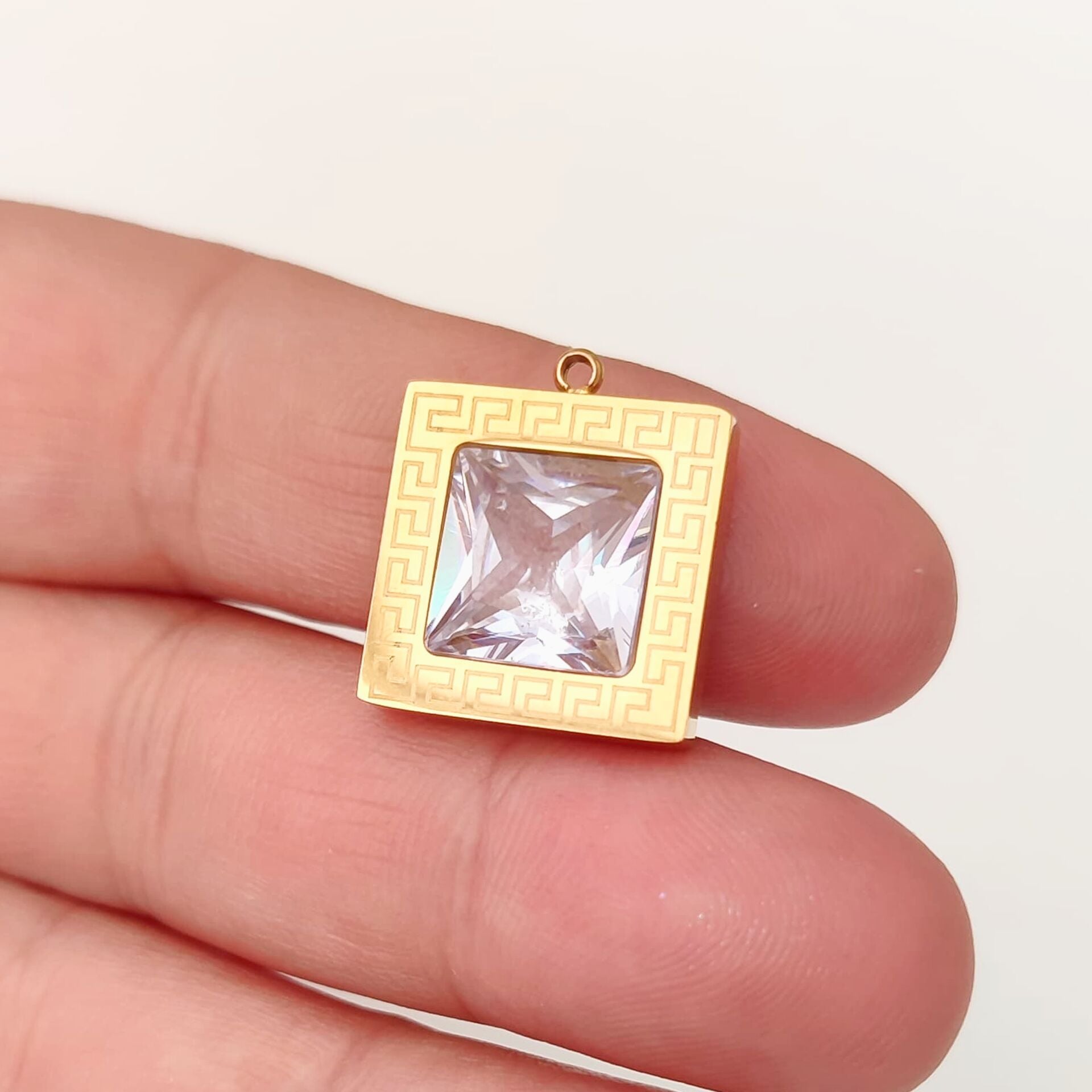 ÇLS-58 A Kalite Kaplama Altın Renk 316L Cerrahi Çelik Taşlı Kare Kolye Ucu