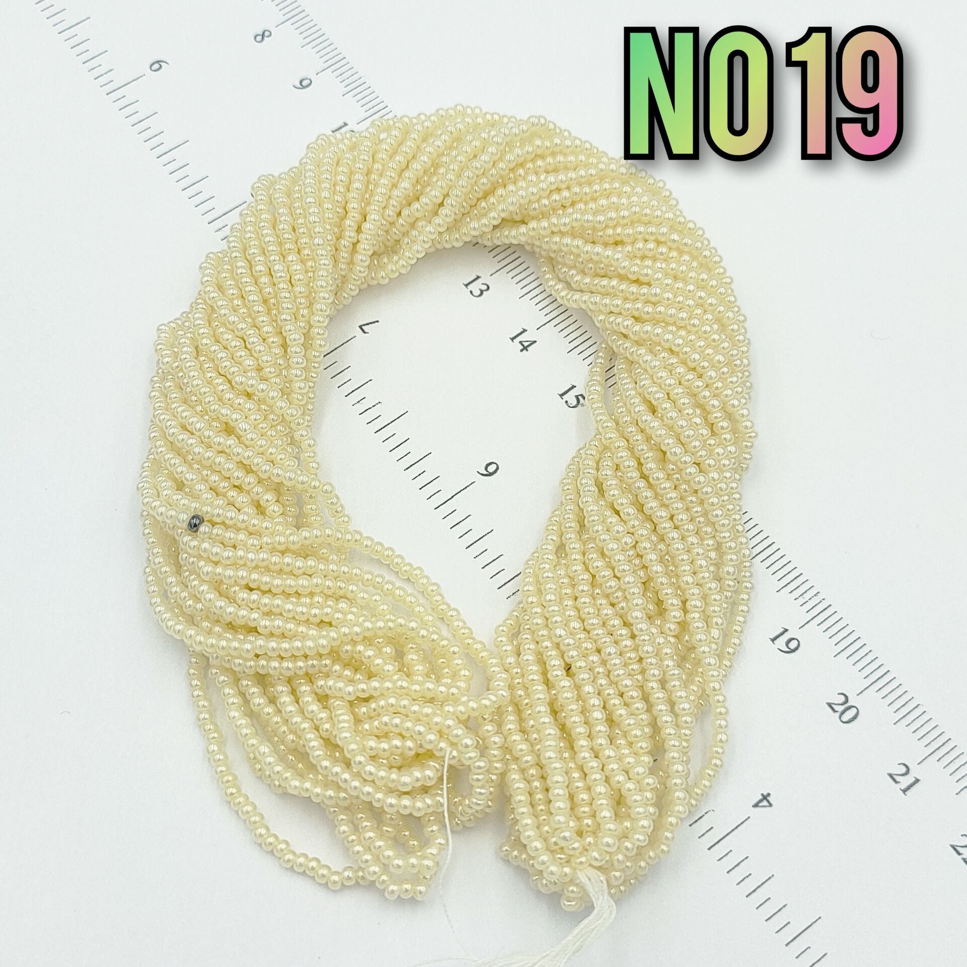No: 019 Parlak Krem Preciosa Dizi Kum Boncuk 11/0