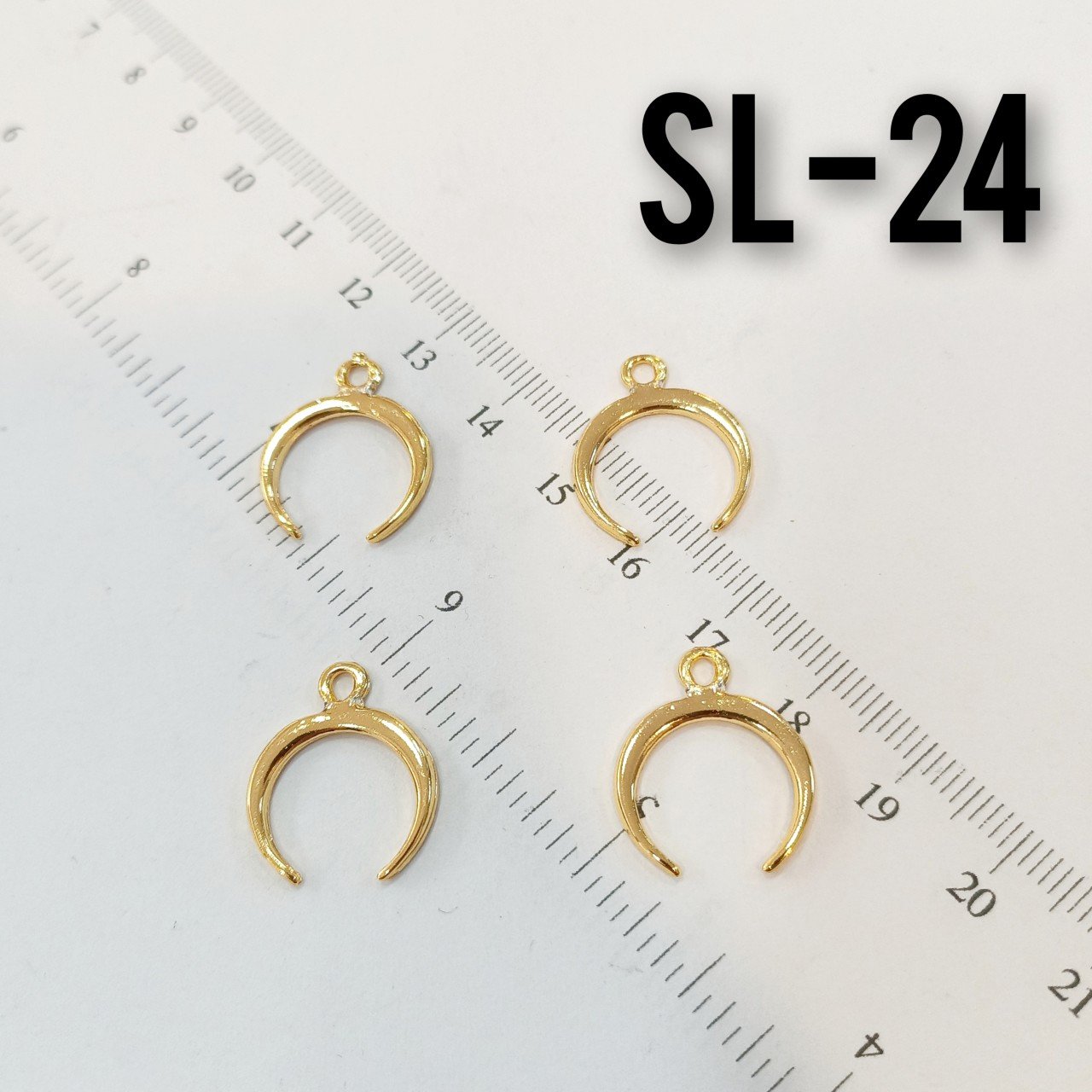 SL-24 Altın Kaplama Küçük Ay Sallantı