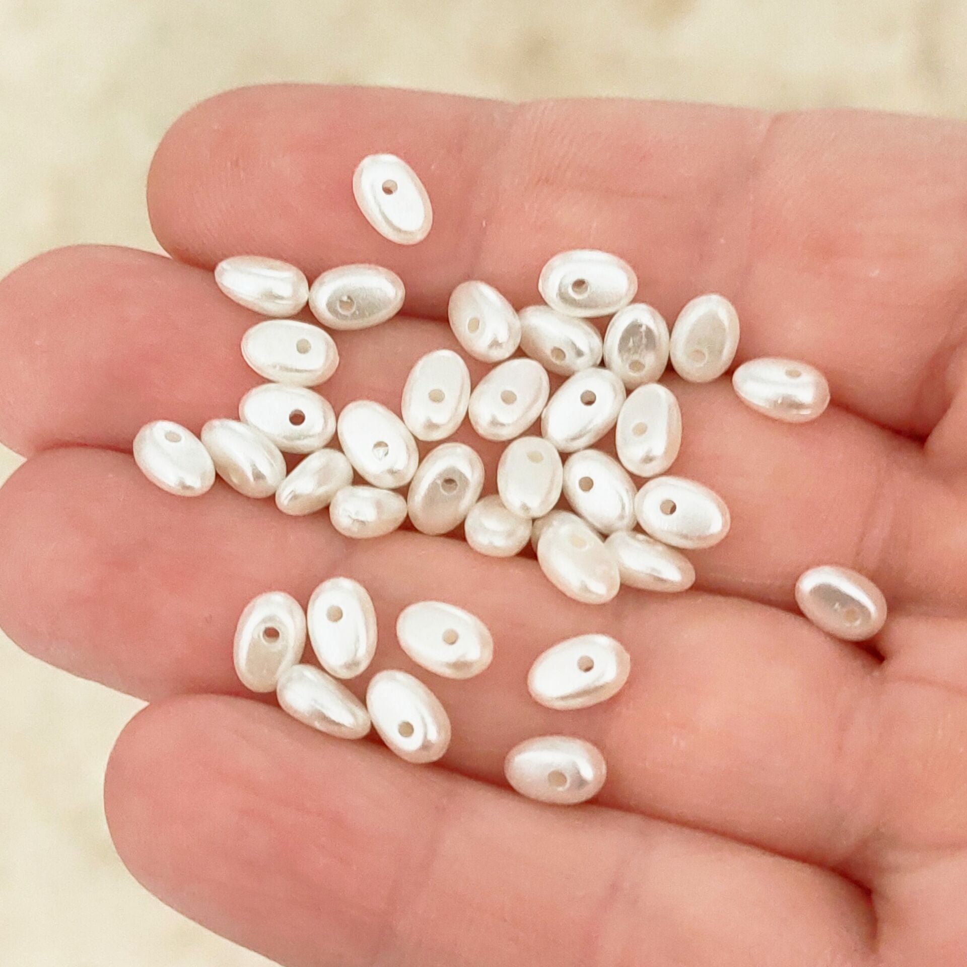 İNC-38 Krem Renk Yassı Diş Plastik İnci 7*4.5 mm