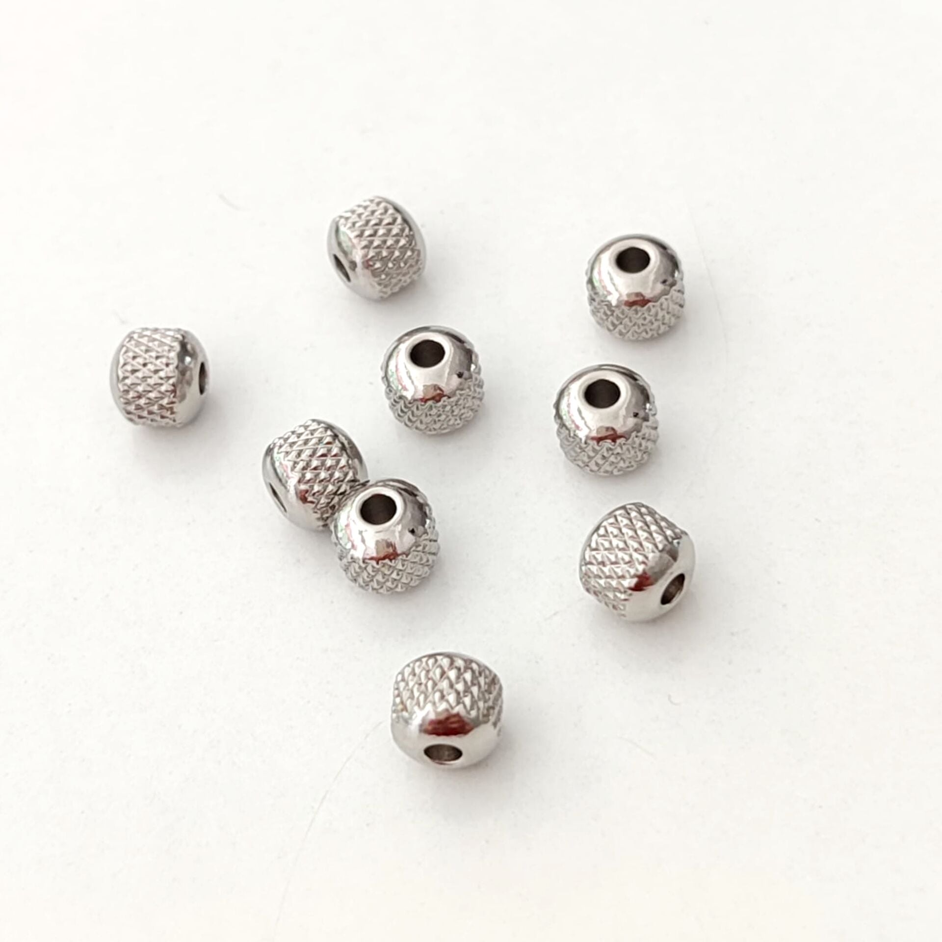 ÇLB-28 A Kalite Gümüş Renk 316L Çelik Çizgili Boncuk 6 mm