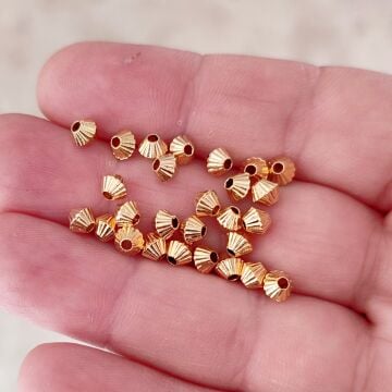 BA 18 24 Ayar Altın Kaplama Piramit Boncuk Arası 4 mm