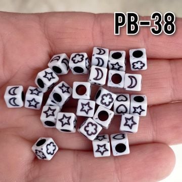 Pb-38 Beyaz Üzeri Siyah Karışık Figürlü Küp Zar Plastik Boncuk 6 mm