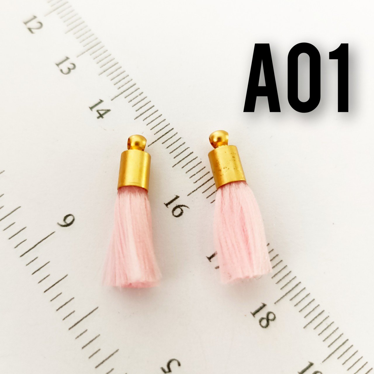 A01 Açık Pembe Miyuki Püskülü