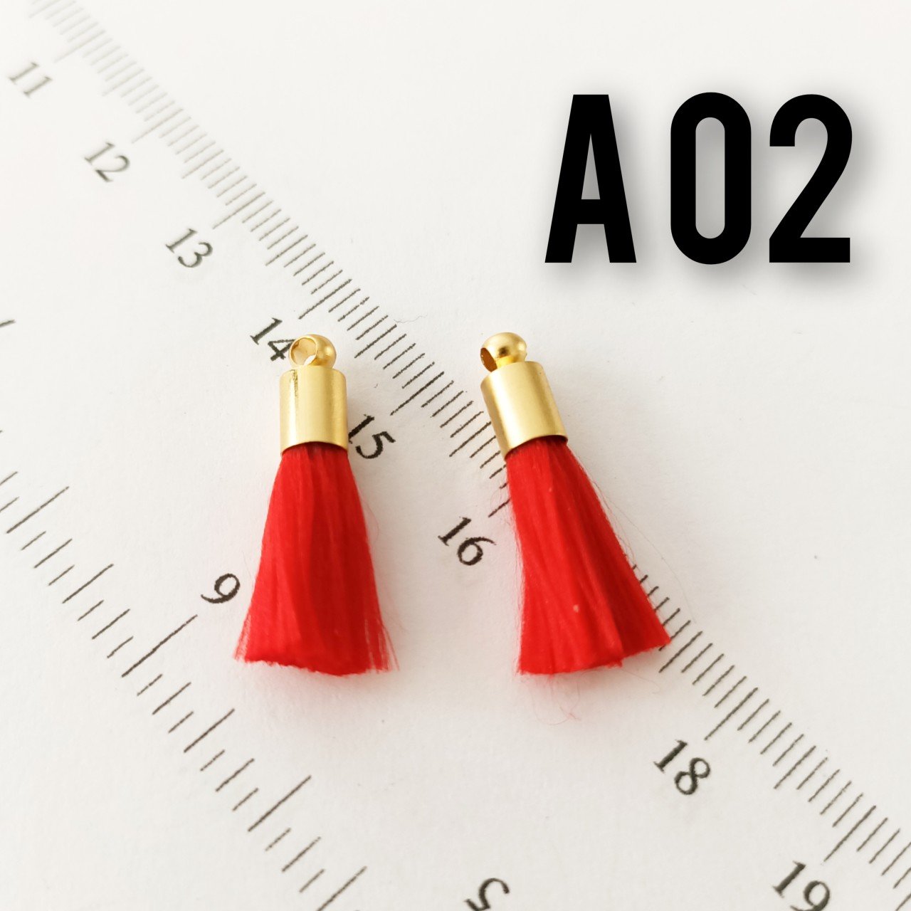 A02 Kırmızı Miyuki Püskülü