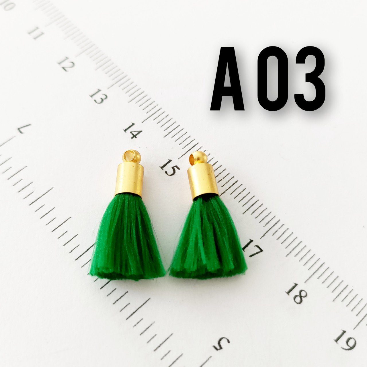 A03 Yeşil Miyuki Püskülü