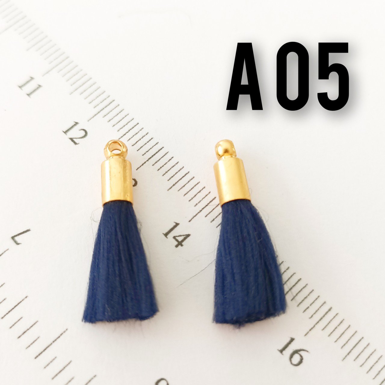 A05 Lacivert Miyuki Püskülü