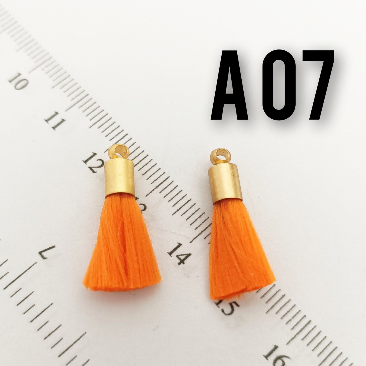 A07 Turuncu Miyuki Püskülü