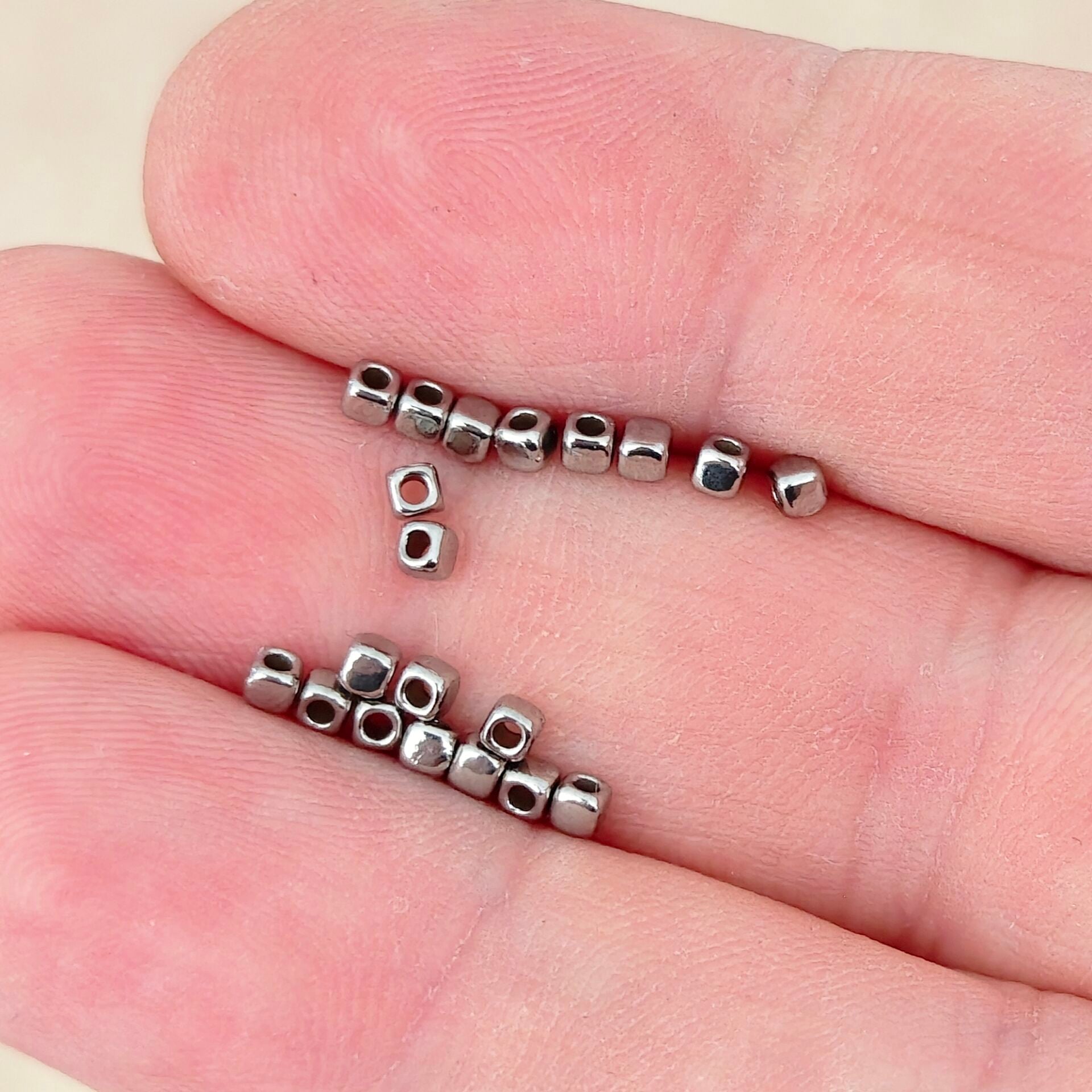 ÇLB-14 A Kalite Gümüş Renk 316L Cerrahi Çelik Küp 2mm (20 adet)