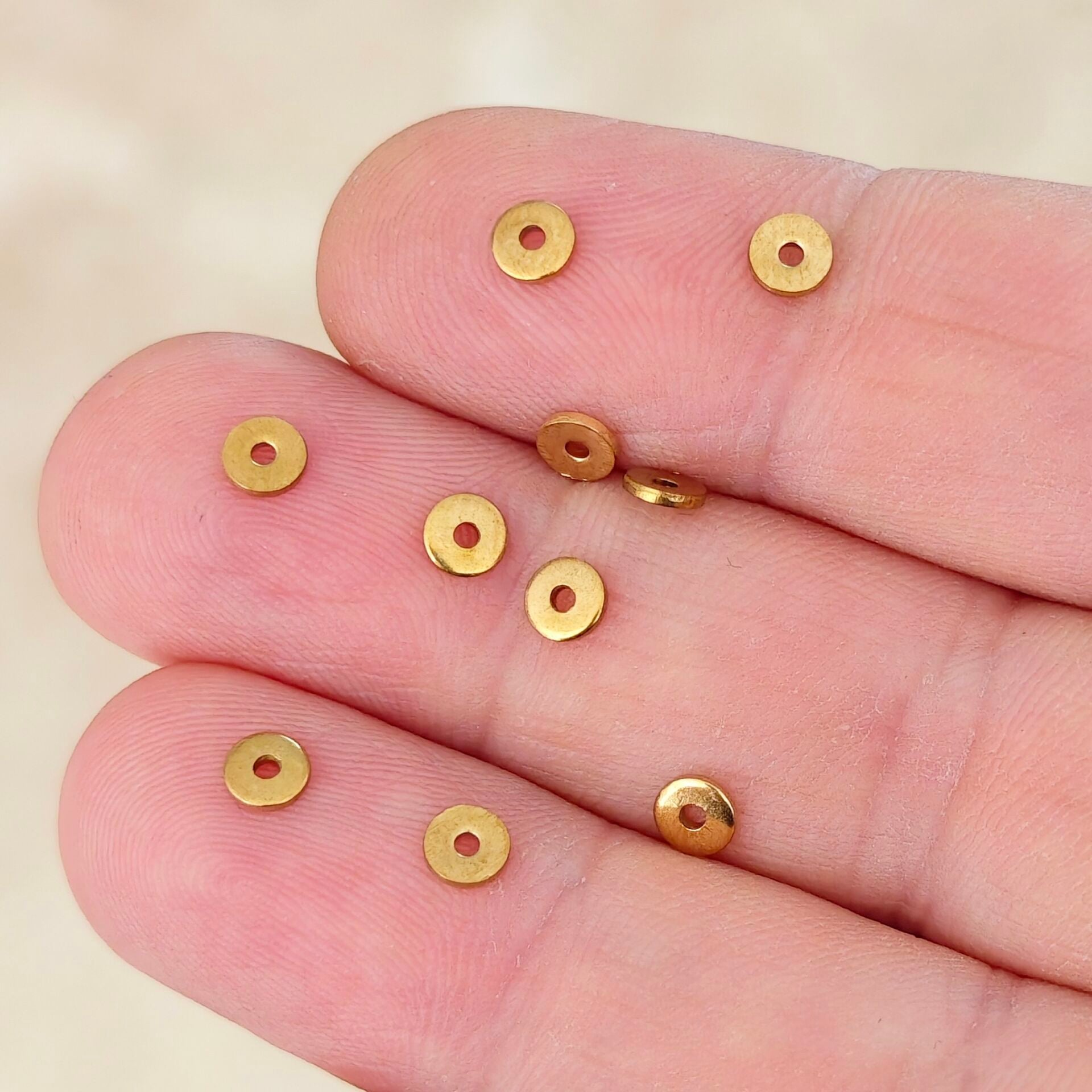 ÇLB-30 A Kalite Kaplama Altın Renk 316L Çelik Pul Ara Boncuk 4 mm (10 adet)