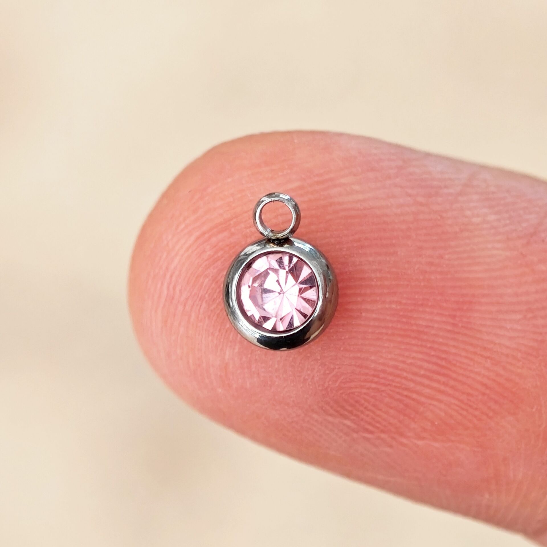 ÇLS-84 A Kalite Gümüş Renk 316L Cerrahi Çelik Mini Gül Pembe Taşlı Sallantı 6 mm