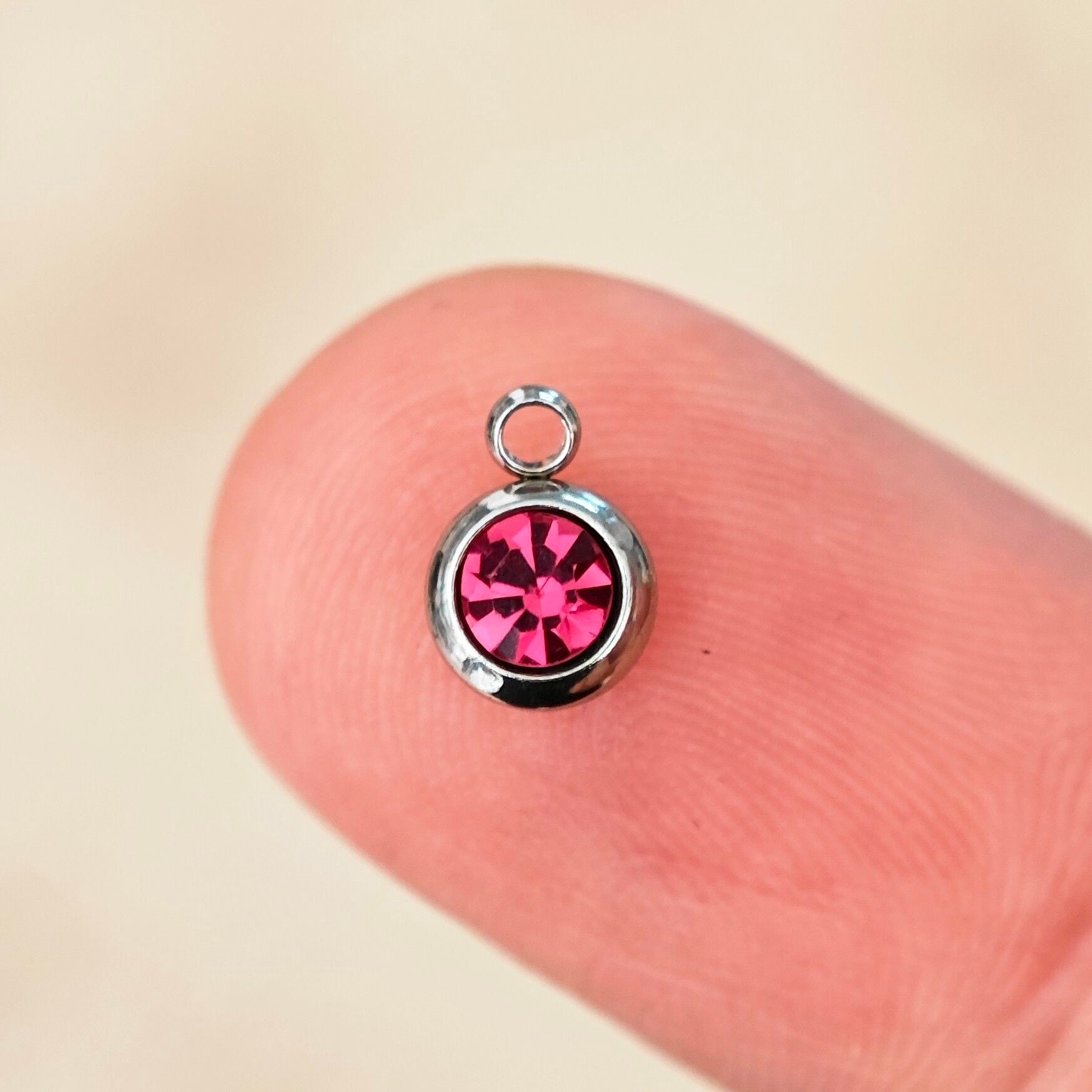 ÇLS-93 A Kalite Gümüş Renk 316L Cerrahi Çelik Mini Fuşya Pembe Taşlı Sallantı 6 mm