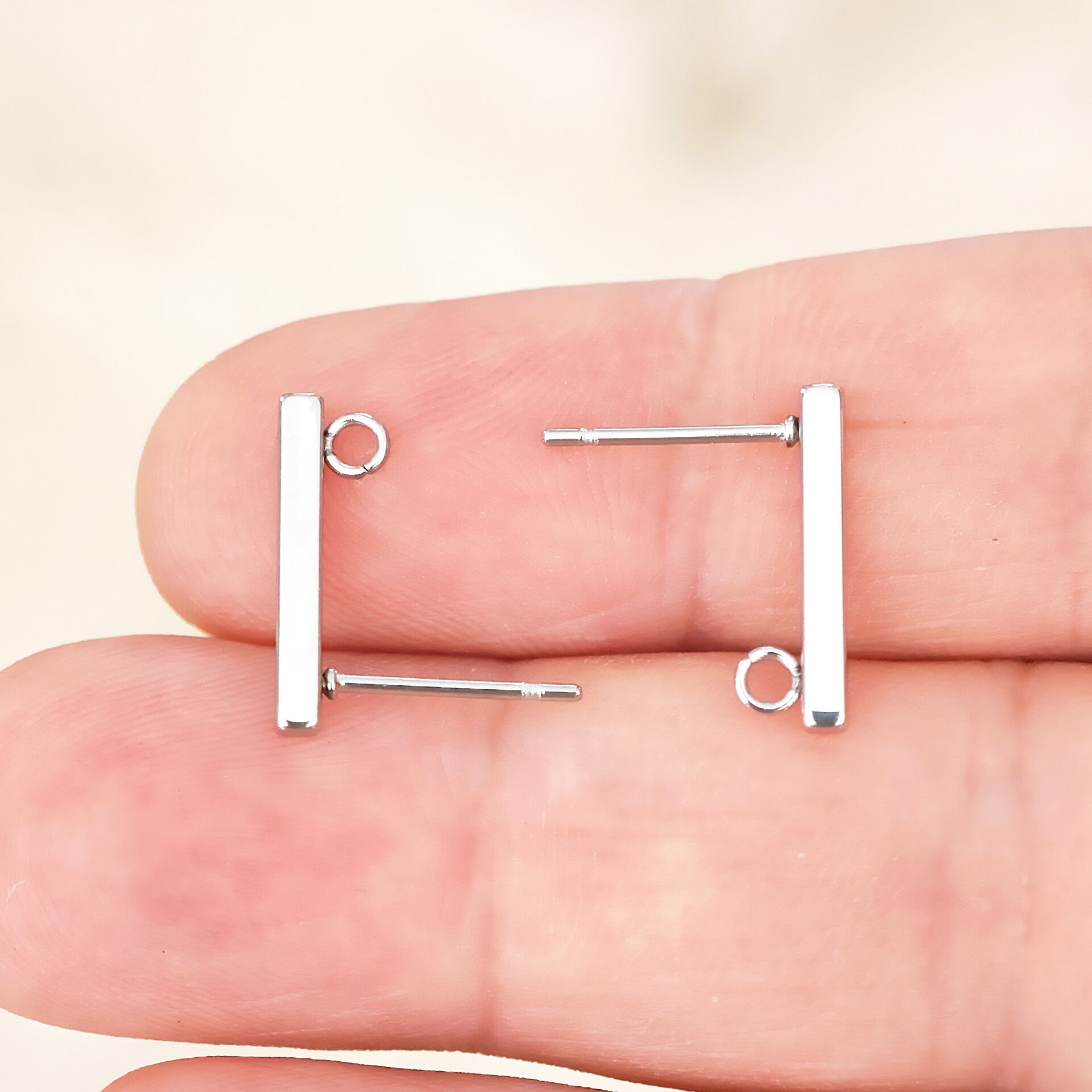 ÇLK-094 A Kalite Gümüş Renk 316L Cerrahi Çelik Çubuk Küpe Çivisi 1.5 cm