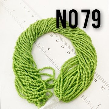 No: 079 Opak Yeşil Dizi Kum Boncuk 11/0