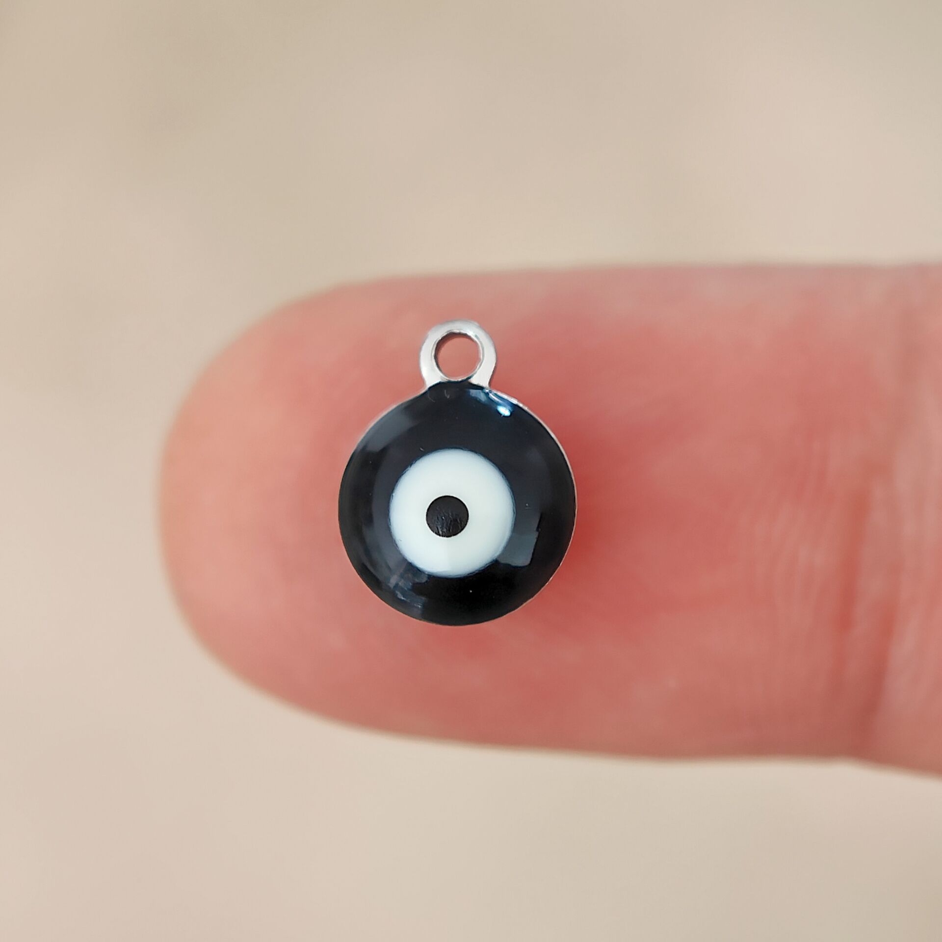 ÇLS-127 A Kalite Gümüş Renk 316L Cerrahi Çelik Siyah Mineli Nazar Sallantı 8 mm