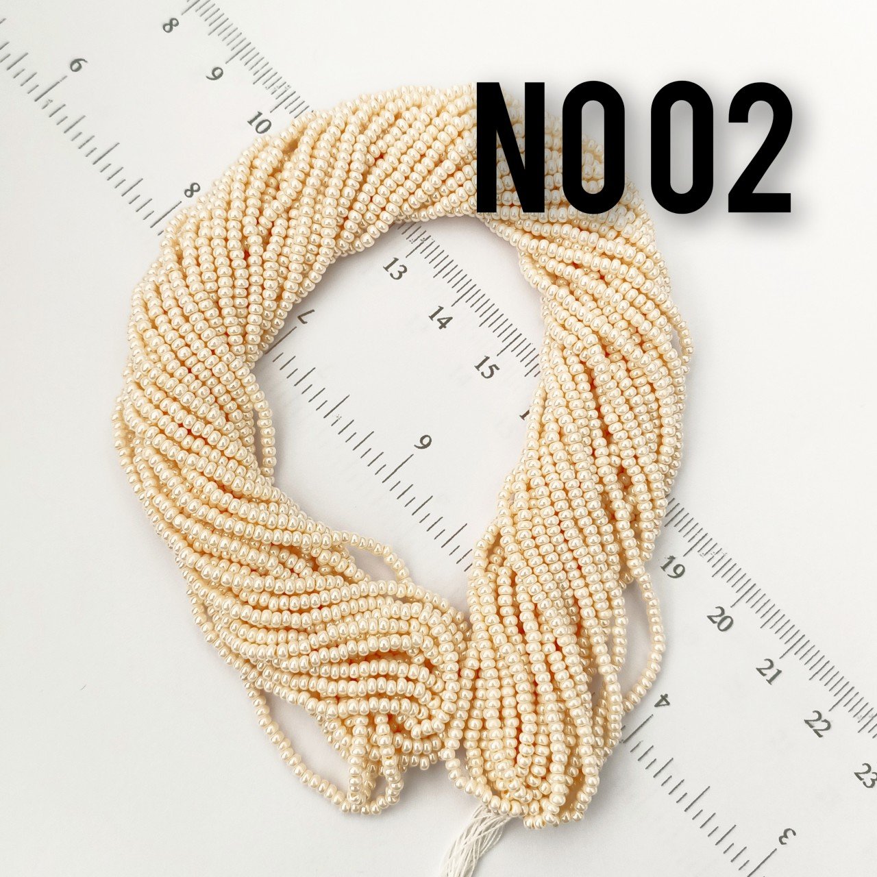 No: 002 Parlak Krem Preciosa Dizi Kum Boncuk 11/0