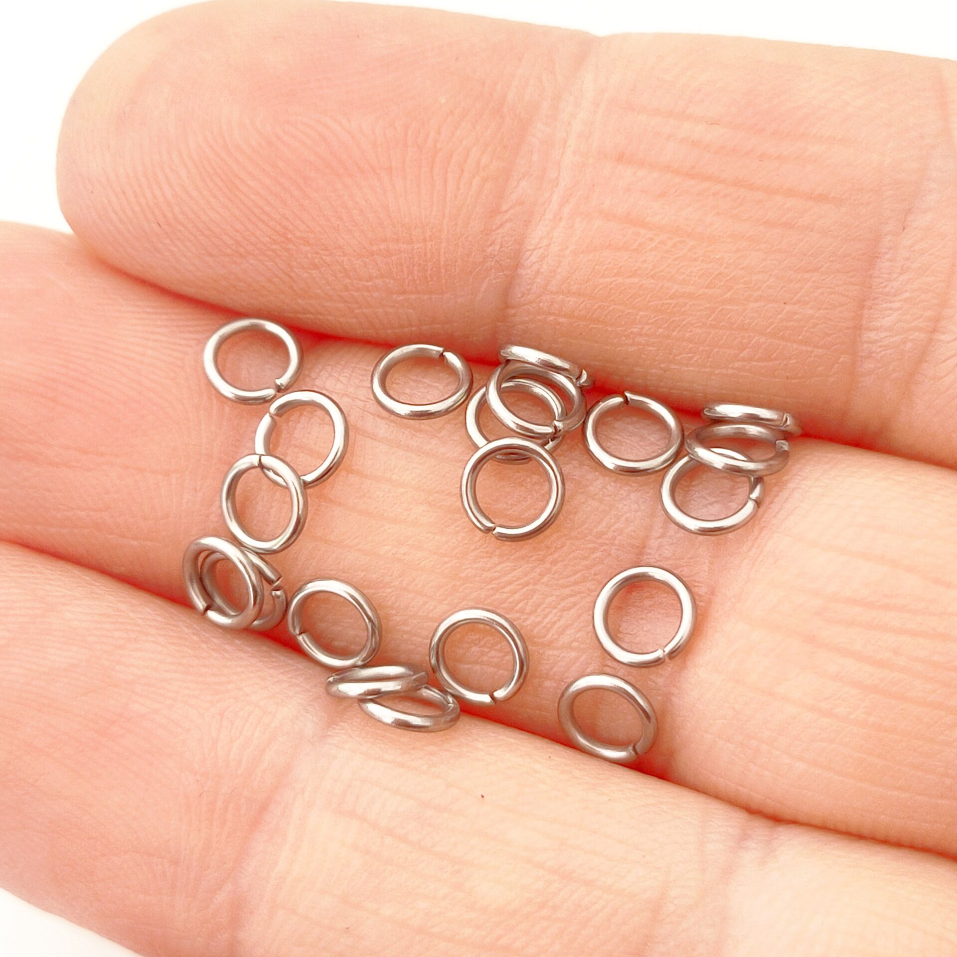 ÇLH-03 A Kalite Gümüş Renk 316L Cerrahi Çelik Halka 5*0.8 mm