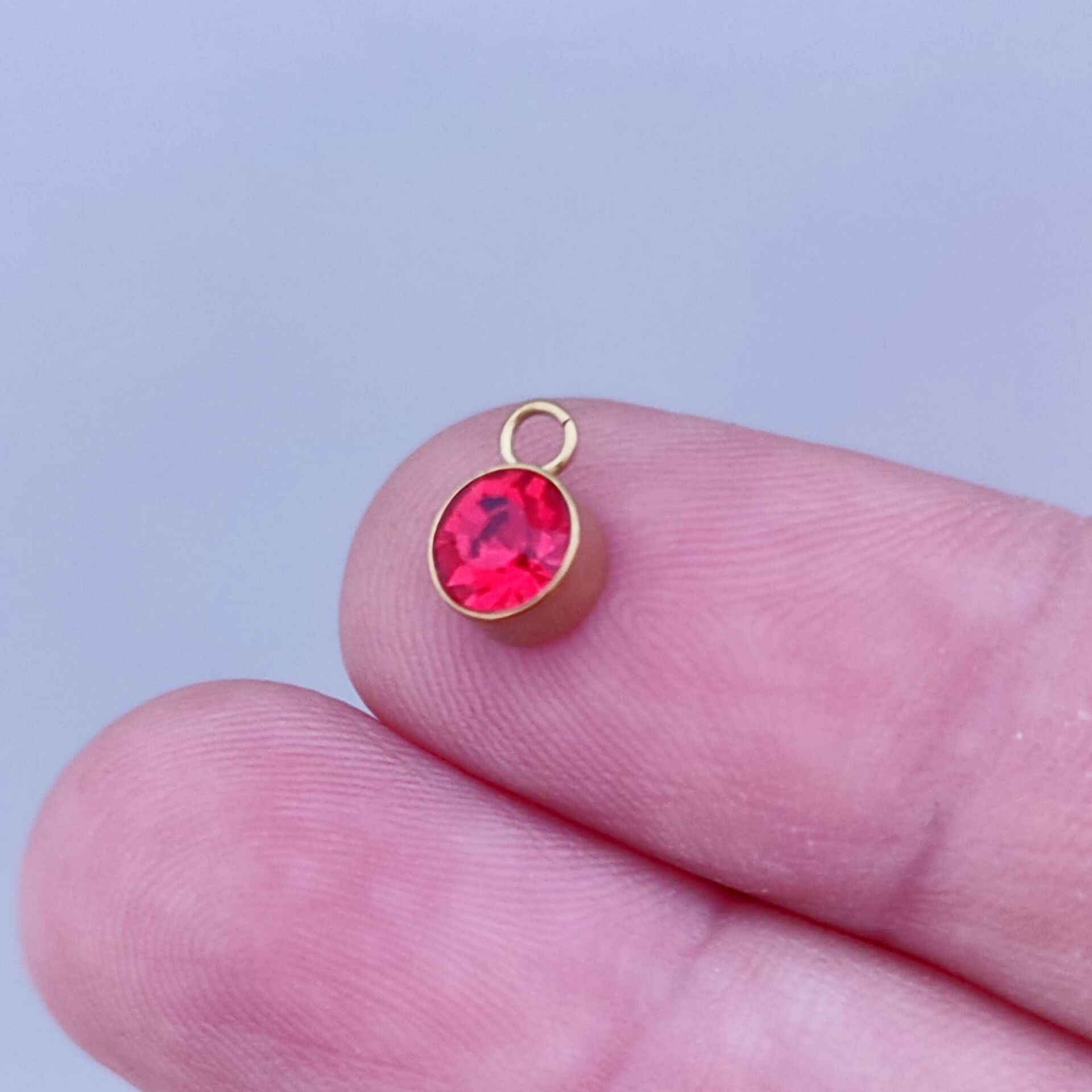 ÇLS-17 A Kalite Kaplama Altın Renk 316L Cerrahi Çelik Mini Kırmızı Taşlı Sallantı