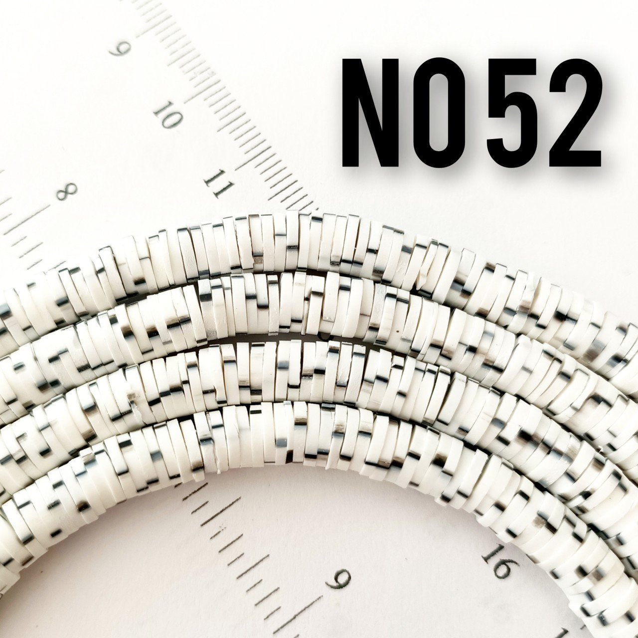 No : 52 Picasso Beyaz-Siyah Fimo Hamur Boncuk
