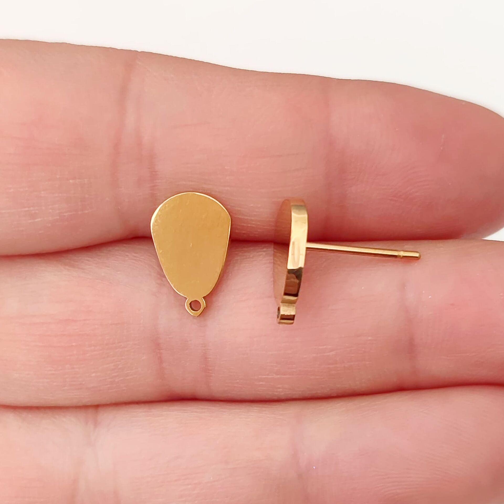 ÇLK-22 A Kalite Kaplama Altın Renk 316L Cerrahi Çelik Damla Model Küpe Çivisi