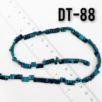 DT-088 Piramit Half Tila Kesim Gece Mavisi Renk Hematit 6 x 3 mm