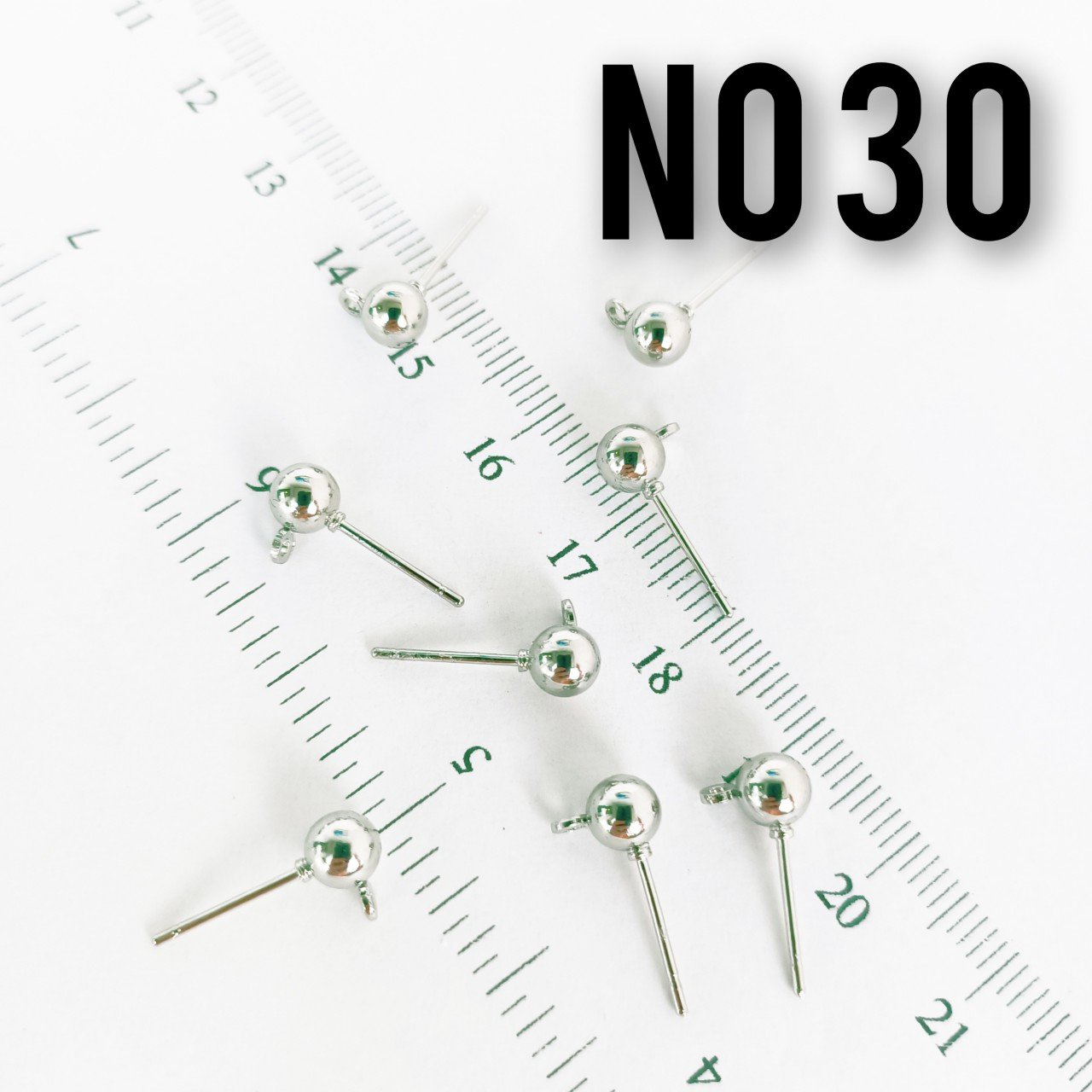 No : 30 Rodyum Kaplama Top Çivi Küpe