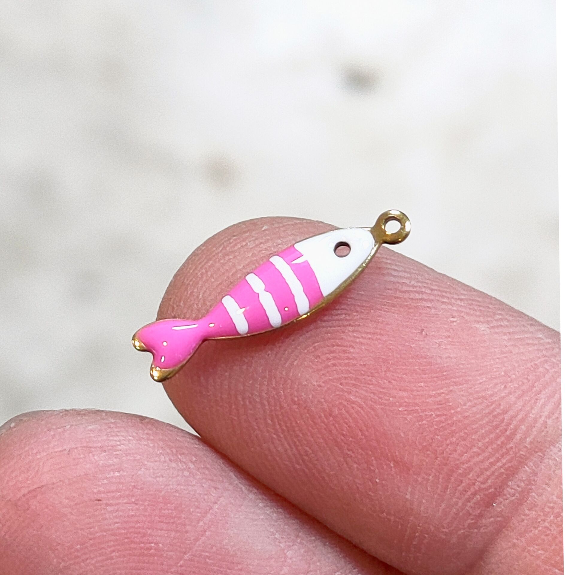 ÇLS-24 A Kalite Kaplama Altın Renk 316L Cerrahi Çelik Mineli Mini Balık (Pembe Beyaz)