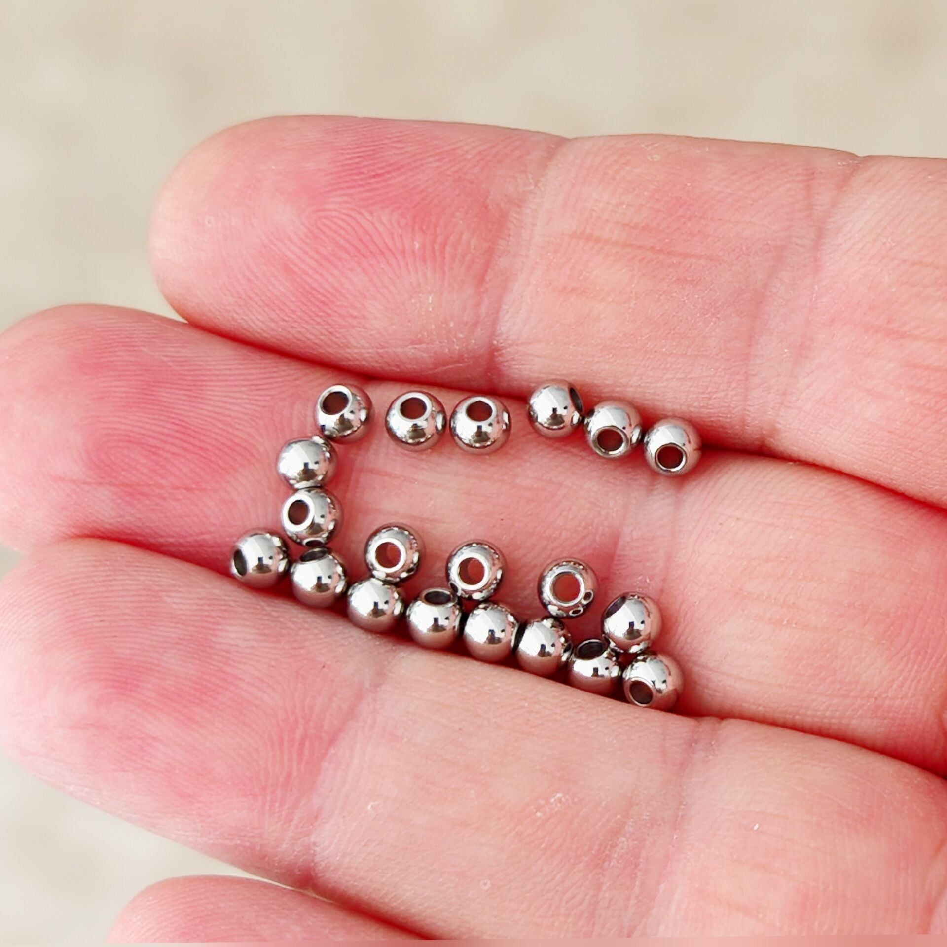 ÇLB-05 A Kalite Gümüş Renk 316L Cerrahi Çelik Top Boncuk 4 mm