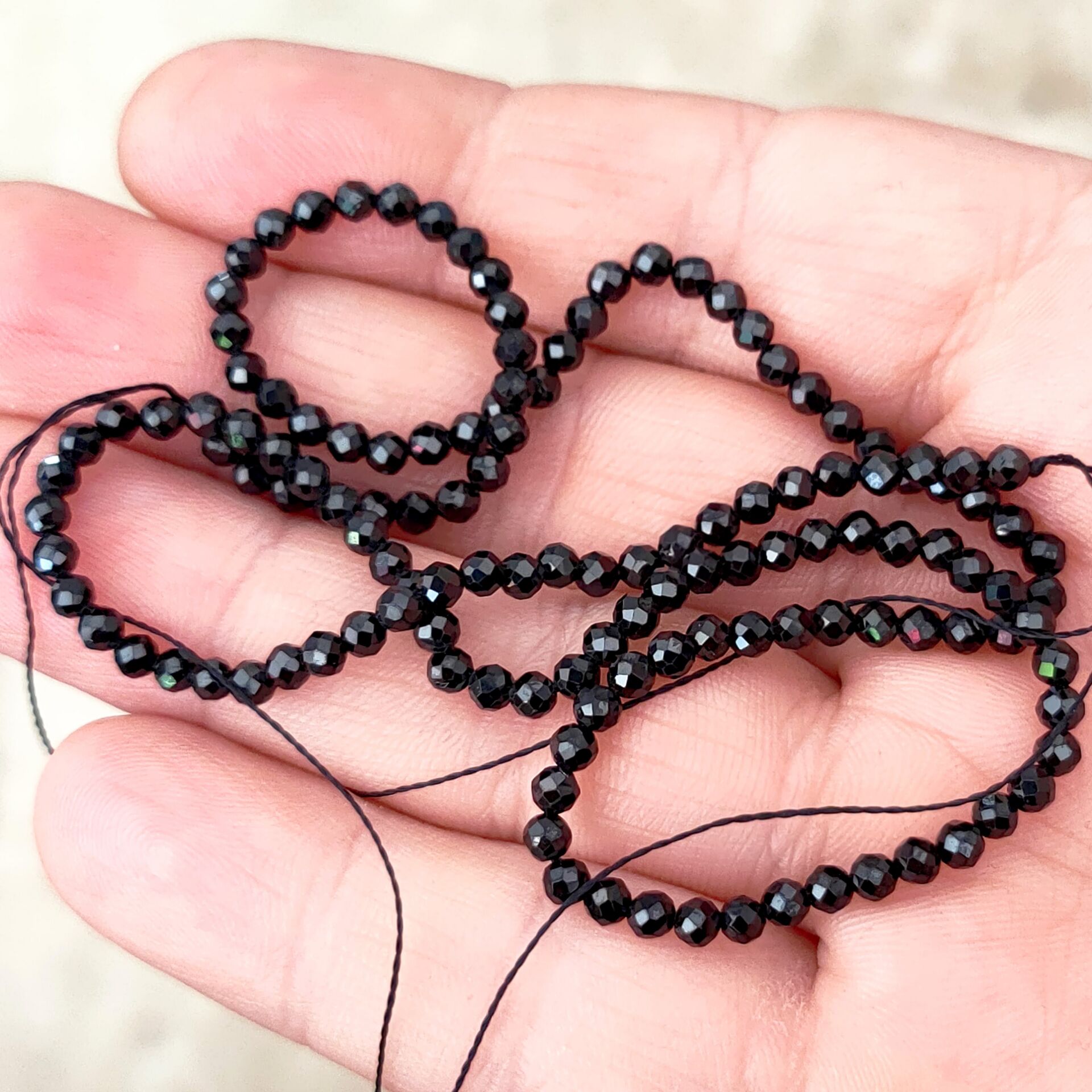 DT-144 Zirkon Fasetli Dizi Doğal Taş Siyah Renk 3 mm